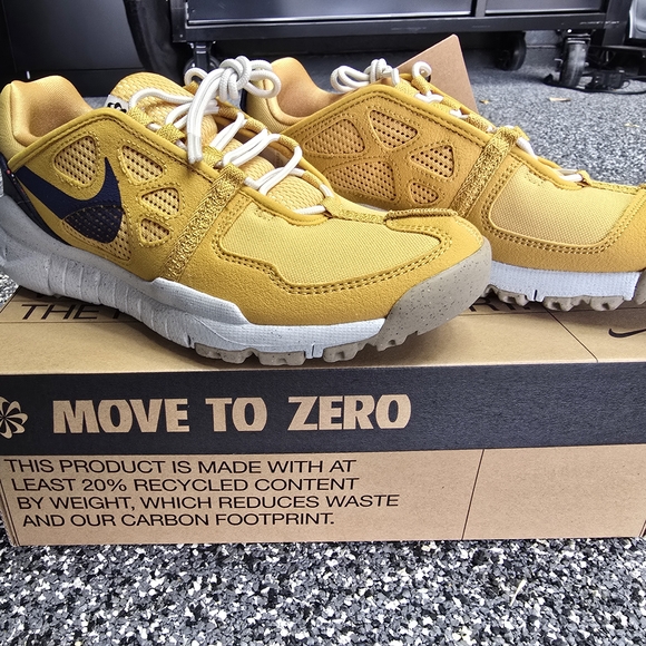 Nike Trail Running Yellow and Blue Sneakers - Picture 8 of 10